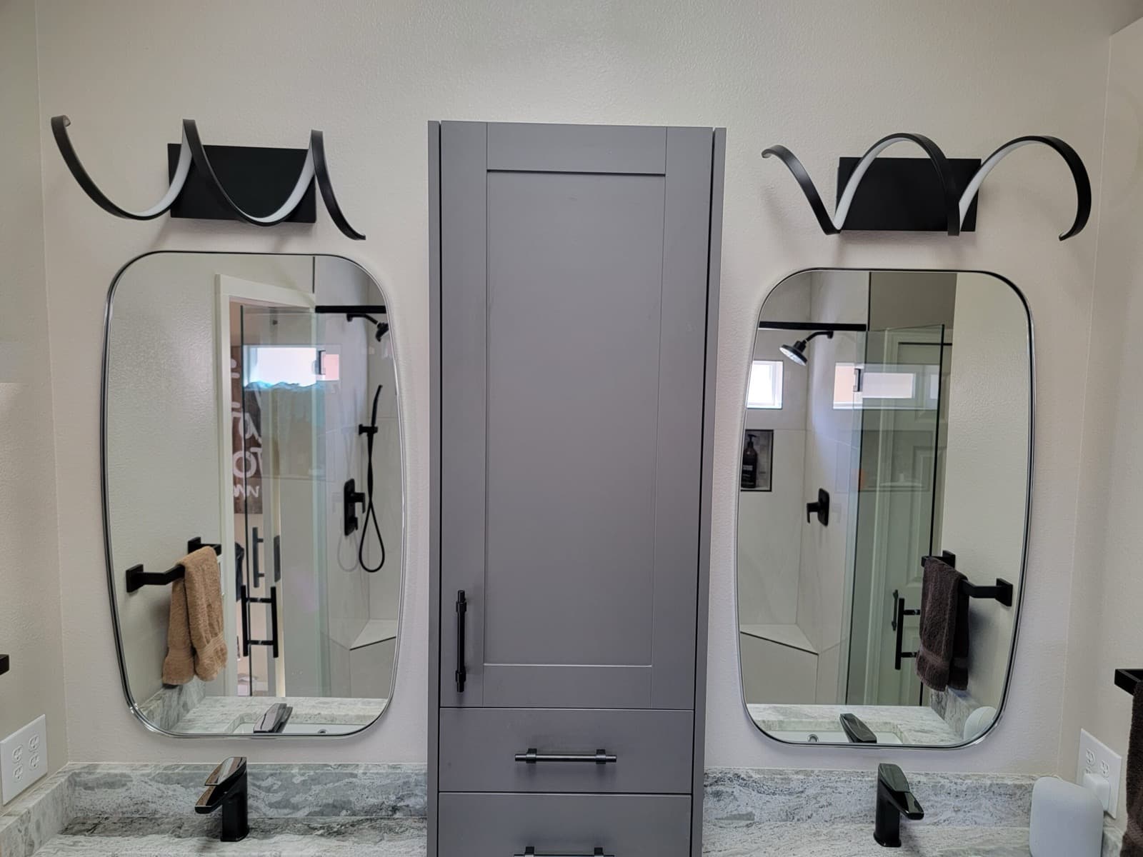 Bathrooms remodel by Fortune Homes